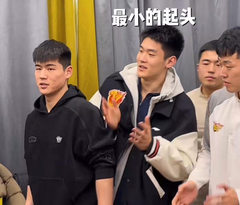 FB体育官方入口-广东为胡明轩庆生！杜锋高待遇，多人摁头往蛋糕砸，想报复却未果
